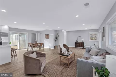 1110 Virginia Ave, Pasadena, MD 21122 photo 5