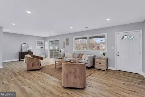 1110 Virginia Ave, Pasadena, MD 21122 photo 4