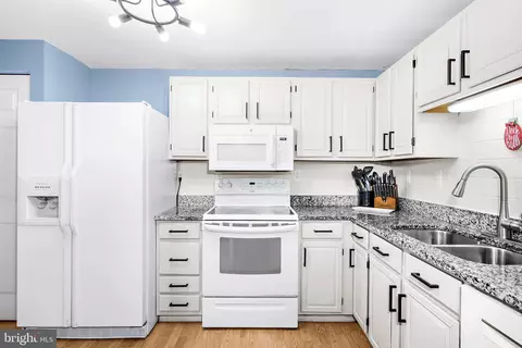 Kitchen - 3618 Dorshire Ct, Pasadena, MD 21122 photo 2 of 3