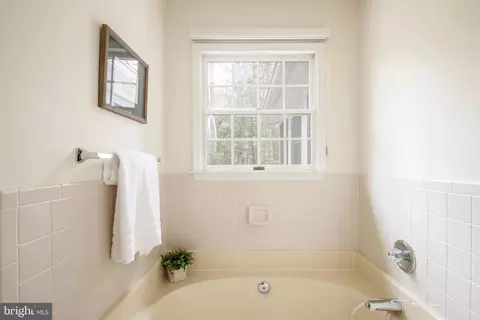 Bath - 528 Coover Rd, Annapolis, MD 21401 photo 2 of 3