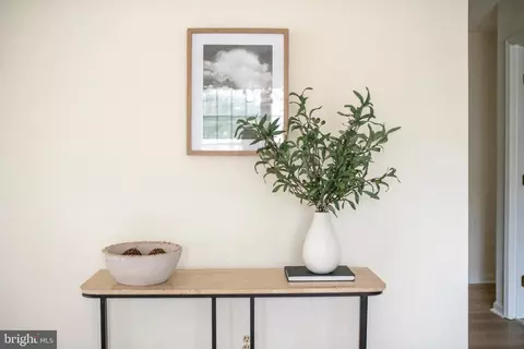 Entry Way - 528 Coover Rd, Annapolis, MD 21401 photo 3 of 7