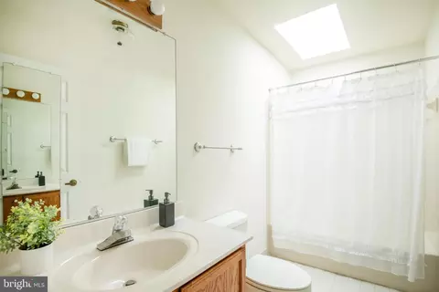 Bath - 528 Coover Rd, Annapolis, MD 21401 photo 3 of 3