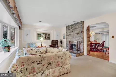 306 Delma Ave, Pasadena, MD 21122 photo 6
