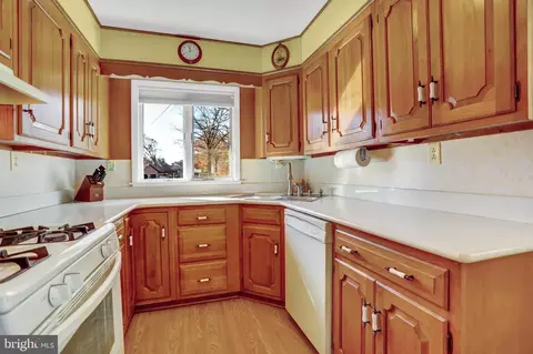 306 Delma Ave, Pasadena, MD 21122 photo 13