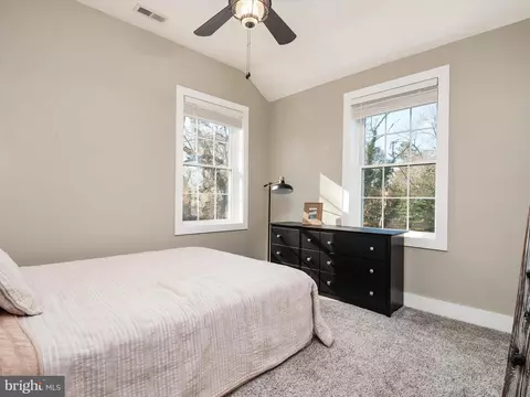 Bedroom - 2183 Lake Dr, Pasadena, MD 21122 photo 5 of 6