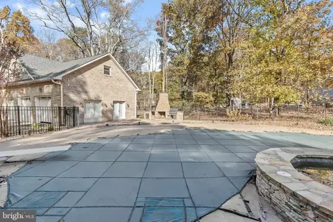 Exterior - 1700 Bayside Beach Rd, Pasadena, MD 21122 photo 5 of 7
