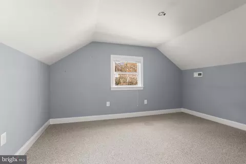 Bedroom - 1700 Bayside Beach Rd, Pasadena, MD 21122 photo 4 of 4