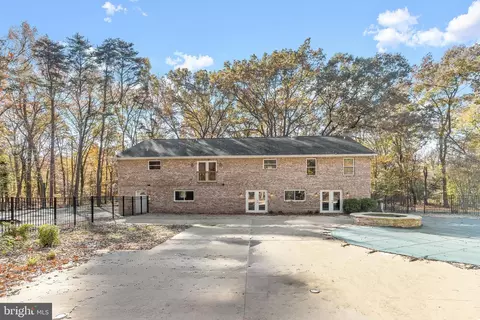 Exterior - 1700 Bayside Beach Rd, Pasadena, MD 21122 photo 2 of 7