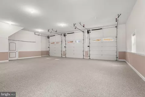 Entry Way - 1700 Bayside Beach Rd, Pasadena, MD 21122 photo 4 of 6