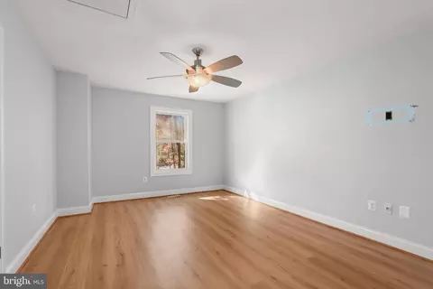 Bedroom - 1700 Bayside Beach Rd, Pasadena, MD 21122 photo 1 of 4