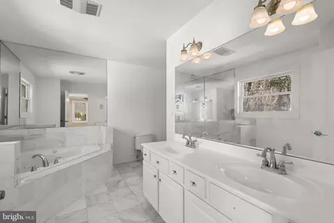 Bath - 1700 Bayside Beach Rd, Pasadena, MD 21122 photo 1 of 3