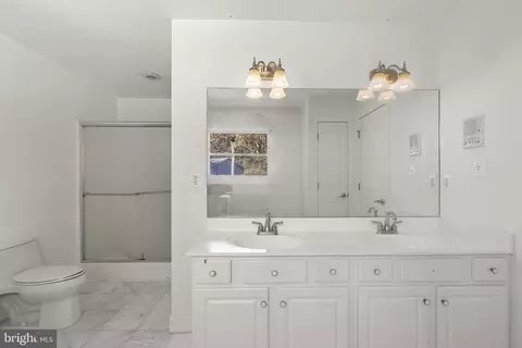Bath - 1700 Bayside Beach Rd, Pasadena, MD 21122 photo 2 of 3