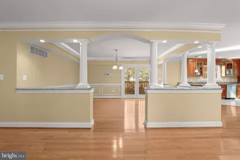 Living - 1700 Bayside Beach Rd, Pasadena, MD 21122 photo 2 of 10