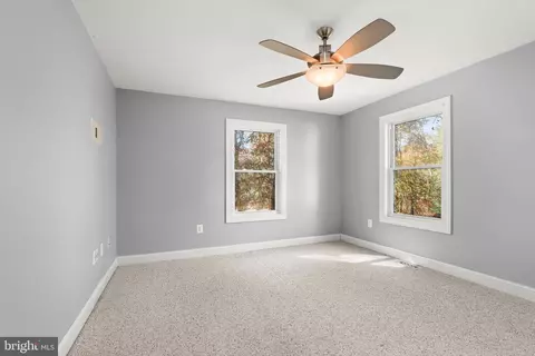 Bedroom - 1700 Bayside Beach Rd, Pasadena, MD 21122 photo 2 of 4