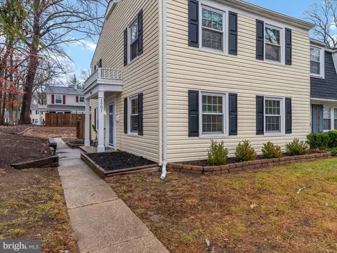 1701 Fillmore Ct, Crofton, MD 21114 photo 4