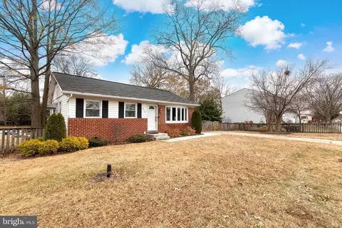 814 220th St, Pasadena, MD 21122 photo 2