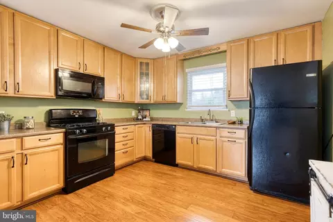 814 220th St, Pasadena, MD 21122 photo 10