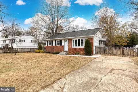 814 220th St, Pasadena, MD 21122 photo 4