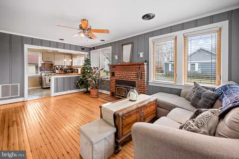 1234 Pine Ave, Shady Side, MD 20764 photo 2
