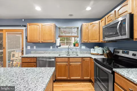Kitchen - 100 Silopanna Rd, Annapolis, MD 21403 photo 2 of 3