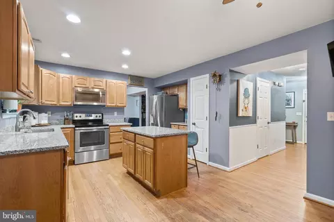 Entry Way - 100 Silopanna Rd, Annapolis, MD 21403 photo 2 of 4