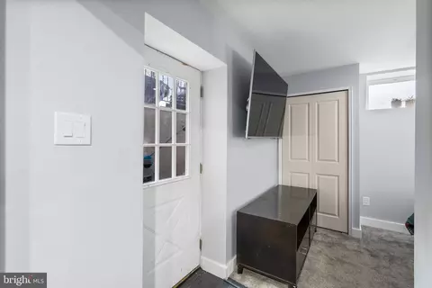 Entry Way - 100 Silopanna Rd, Annapolis, MD 21403 photo 4 of 4