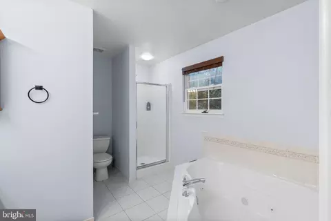 Bath - 100 Silopanna Rd, Annapolis, MD 21403 photo 2 of 4