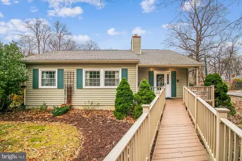 2 Severn Dr, Annapolis, MD 21401 photo 2