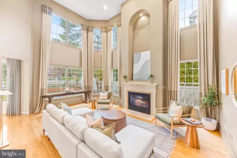 Living - 708 Pearson Point Pl, Annapolis, MD 21401 photo 3 of 6