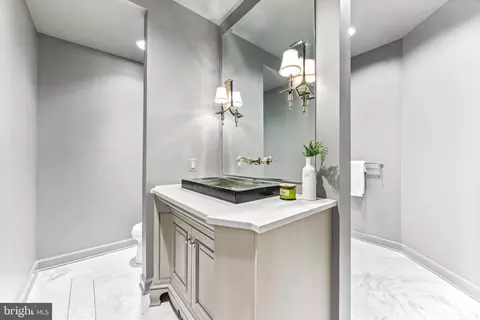 Bath - 708 Pearson Point Pl, Annapolis, MD 21401 photo 9 of 12