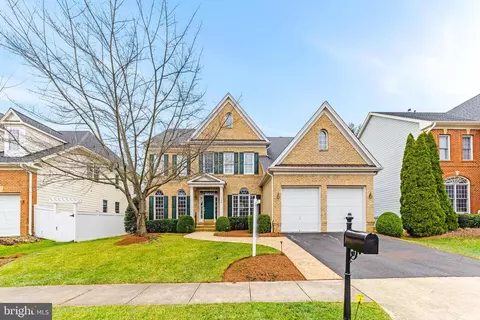 Exterior - 708 Pearson Point Pl, Annapolis, MD 21401 photo 2 of 11