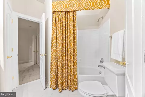 Bath - 708 Pearson Point Pl, Annapolis, MD 21401 photo 7 of 12