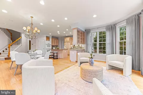 Living - 708 Pearson Point Pl, Annapolis, MD 21401 photo 1 of 6