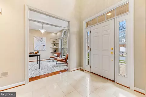 Entry Way - 708 Pearson Point Pl, Annapolis, MD 21401 photo 4 of 13