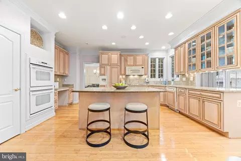 Kitchen - 708 Pearson Point Pl, Annapolis, MD 21401 photo 7 of 10