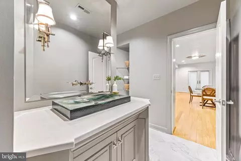 Bath - 708 Pearson Point Pl, Annapolis, MD 21401 photo 11 of 12