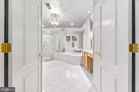 Bath - 708 Pearson Point Pl, Annapolis, MD 21401 photo 1 of 12