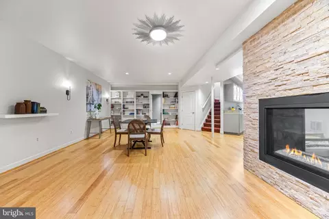 Living - 708 Pearson Point Pl, Annapolis, MD 21401 photo 5 of 6