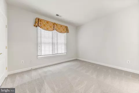 Bedroom - 708 Pearson Point Pl, Annapolis, MD 21401 photo 8 of 12