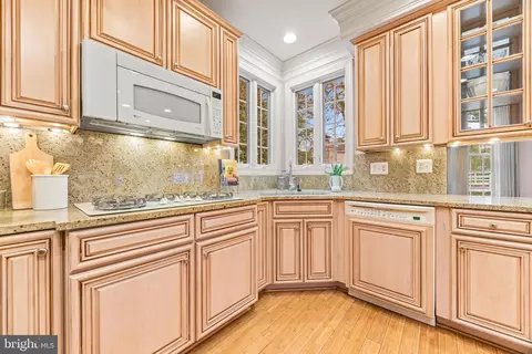 Kitchen - 708 Pearson Point Pl, Annapolis, MD 21401 photo 2 of 10