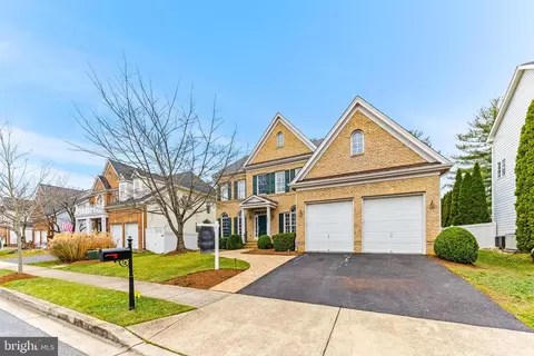 Exterior - 708 Pearson Point Pl, Annapolis, MD 21401 photo 3 of 11