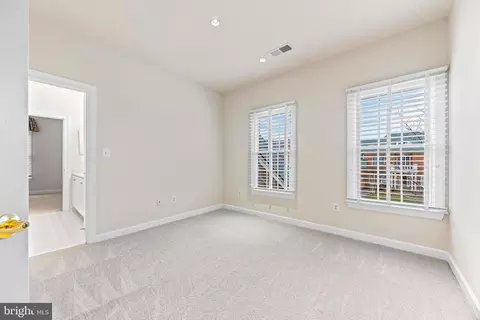 Bedroom - 708 Pearson Point Pl, Annapolis, MD 21401 photo 10 of 12