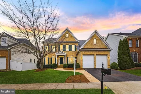 708 Pearson Point Pl, Annapolis, MD 21401