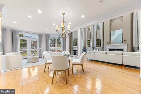 Dining - 708 Pearson Point Pl, Annapolis, MD 21401 photo 4 of 7