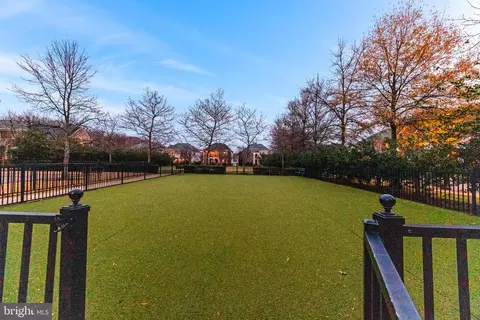 Exterior - 708 Pearson Point Pl, Annapolis, MD 21401 photo 10 of 11