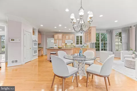 Dining - 708 Pearson Point Pl, Annapolis, MD 21401 photo 6 of 7