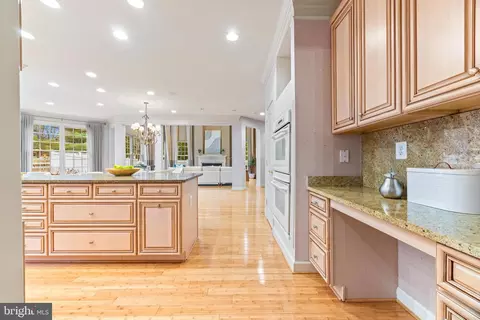 Kitchen - 708 Pearson Point Pl, Annapolis, MD 21401 photo 5 of 10