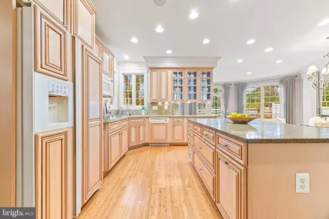 Kitchen - 708 Pearson Point Pl, Annapolis, MD 21401 photo 3 of 10