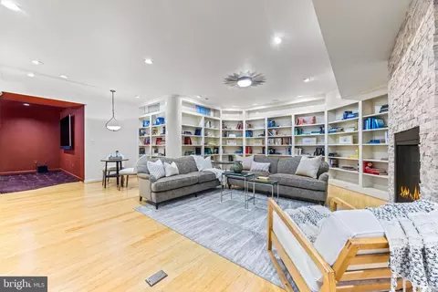 Living - 708 Pearson Point Pl, Annapolis, MD 21401 photo 6 of 6