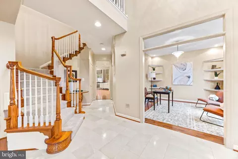 Entry Way - 708 Pearson Point Pl, Annapolis, MD 21401 photo 3 of 13